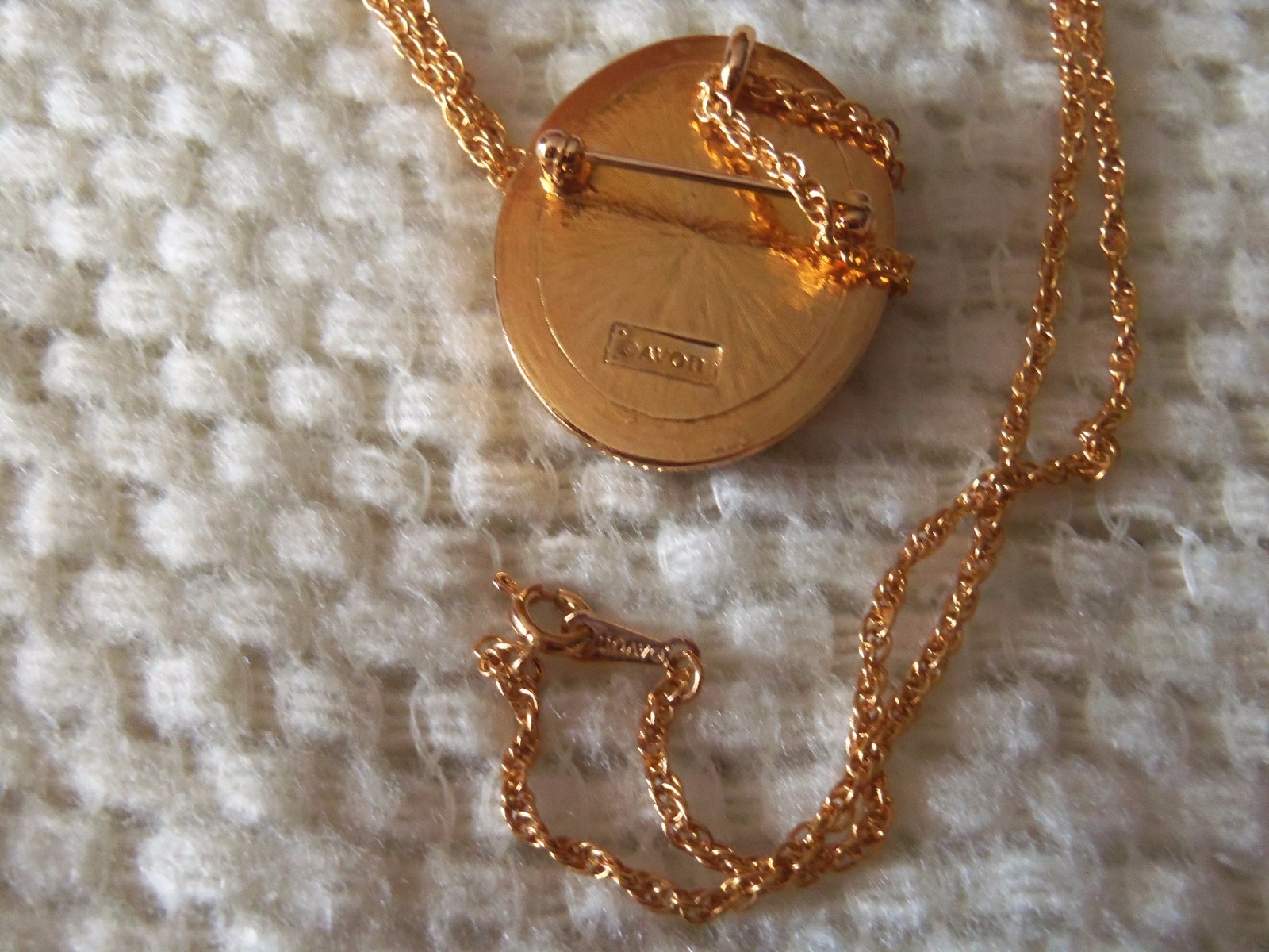 NEW Vintage 1984 AVON White in Black Cameo Pin / Pendant Chain Necklace 23.5”