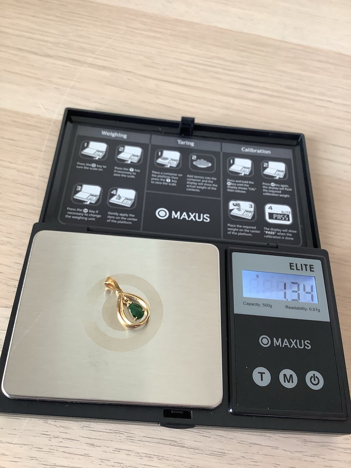 Vintage 14 Kt Yellow Gold &Jade Cabochon Pendant 60s Classic Estate 1.34 g Retro