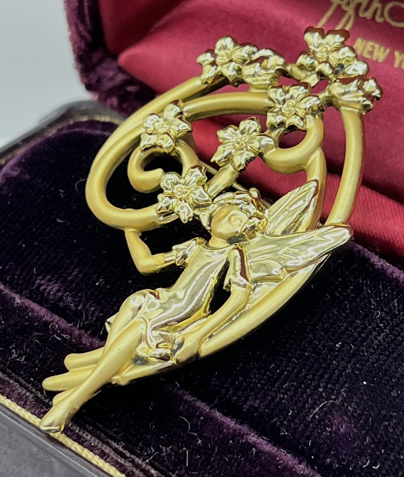 Vintage DANECRAFT Brushed & Shiny Goldtone PIXIE FAIRY Brooch WHIMSICAL