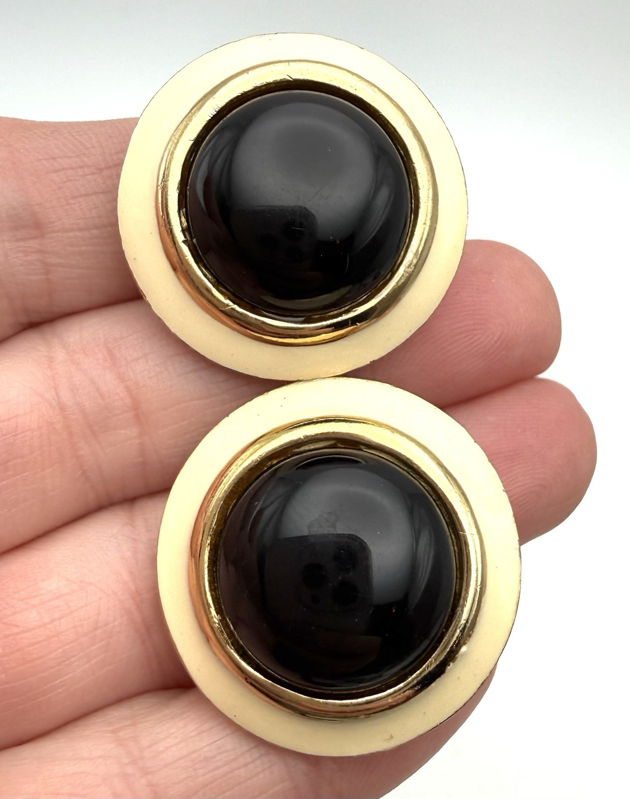 Gay Boyer Signed Vintage Clip On Earrings Round Black Cream Enamel Gold Tone