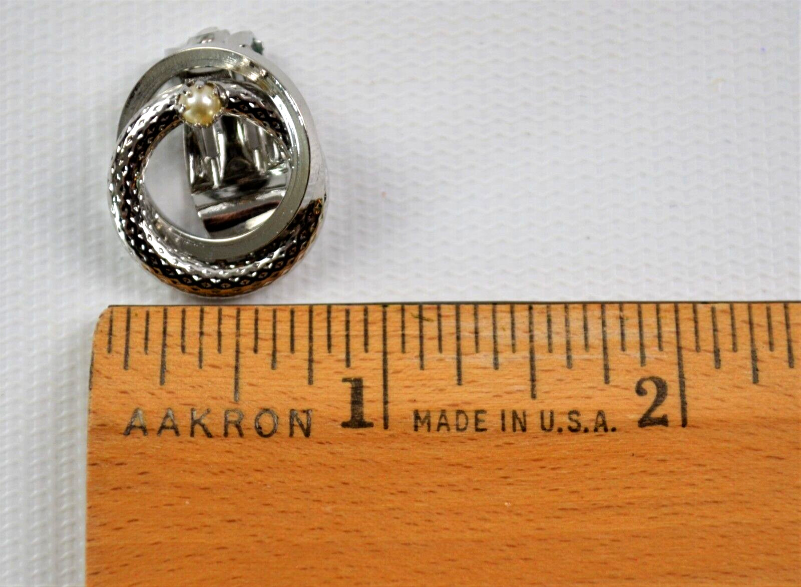 Vintage Silver Tone Clip On Earrings 2 Circles with Faux Pearl About 1″ Across