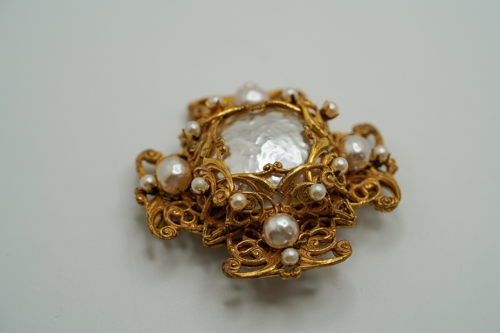 Vintage Miriam Haskell Faux Pearl Gold Tone Large Brooch 4.7cm JB45