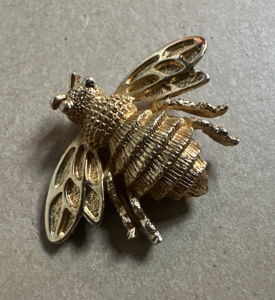 Vintage AVON Gold Tone Figural Bumble Bee Brooch Pin Insect Bug Costume Jewelry