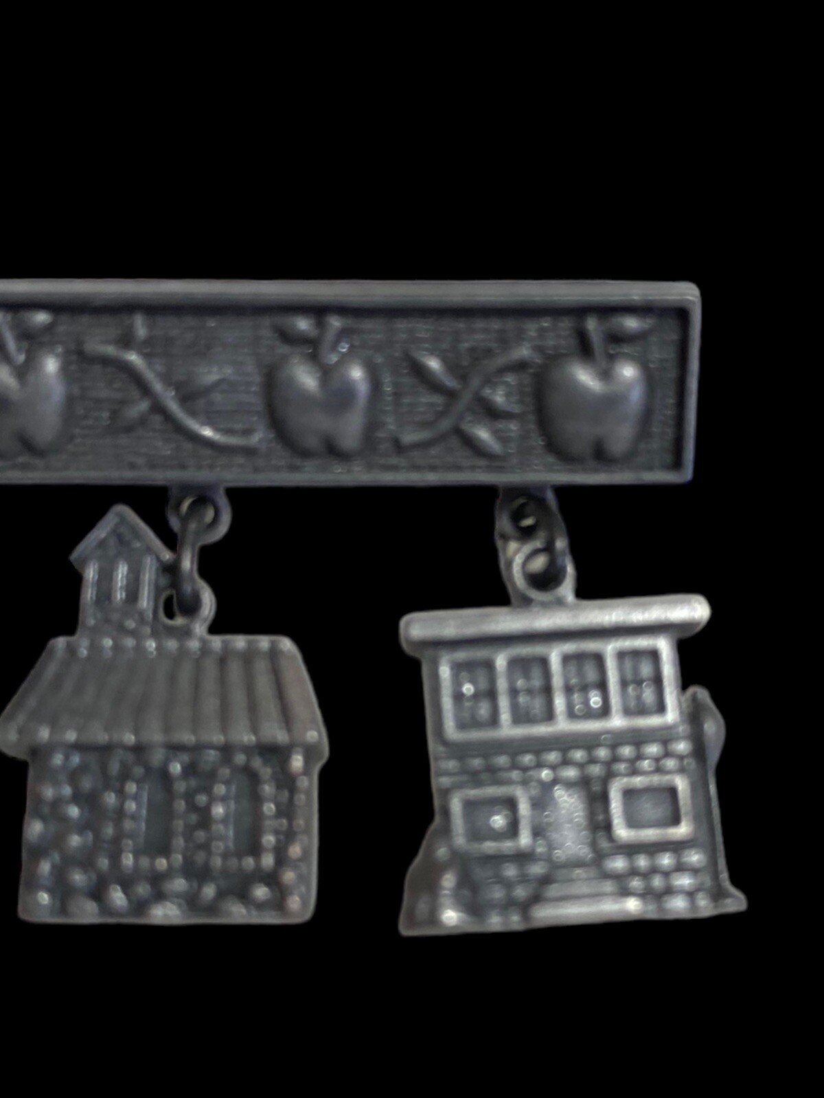 Pewter Jan Karon Art Brooch Pin Country Buildings Hat Vintage Fashion Jewelry
