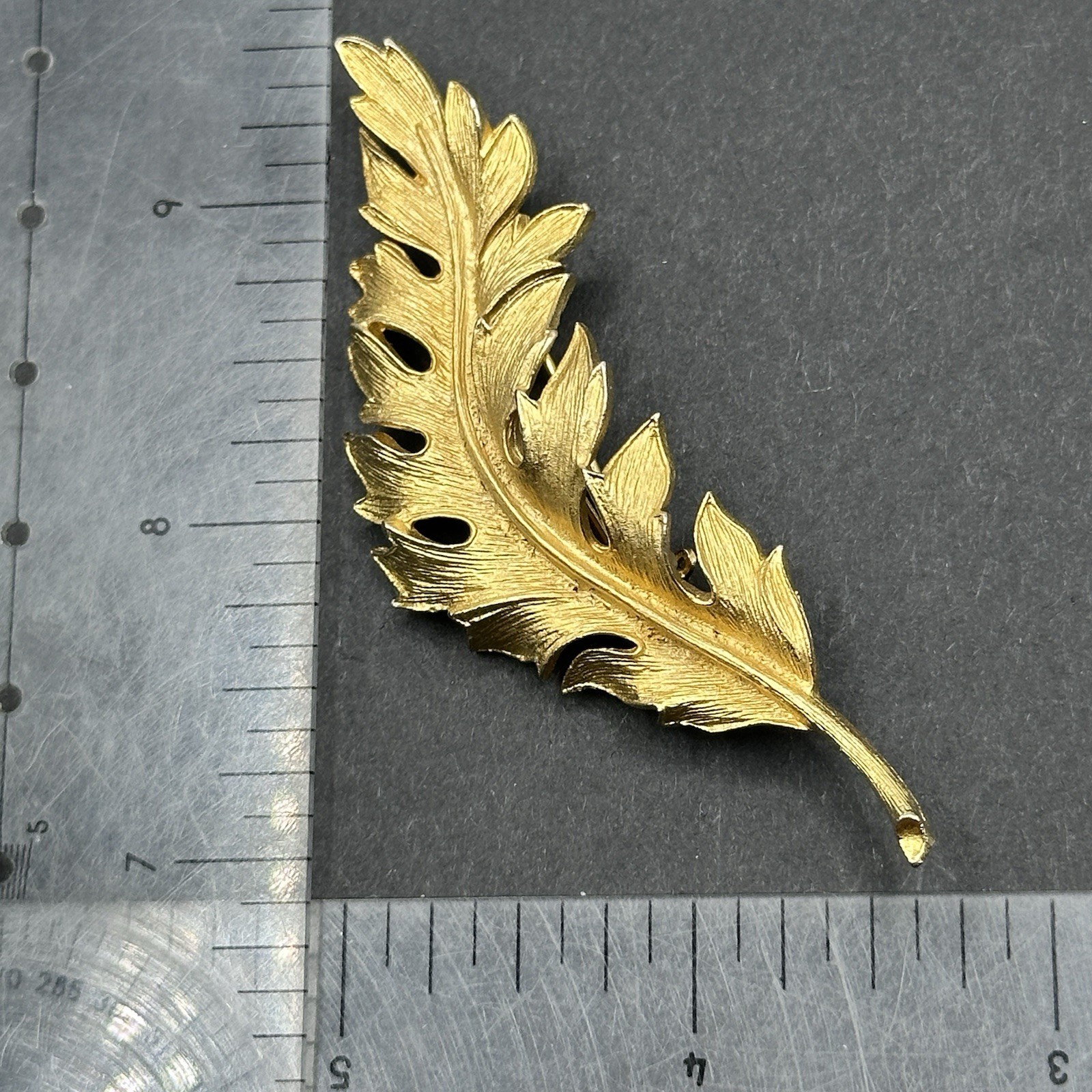 Coro Signed Vintage Leaf Brooch Pendant J44G