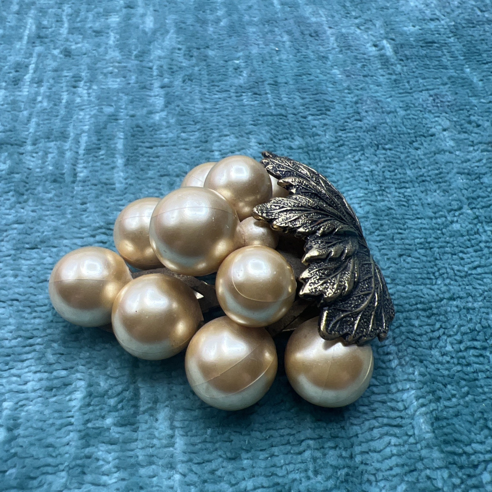Vintage LARGE 2” Gold Tone Bunch Of Grapes Faux Pearl Antique Dress Scarf Clip