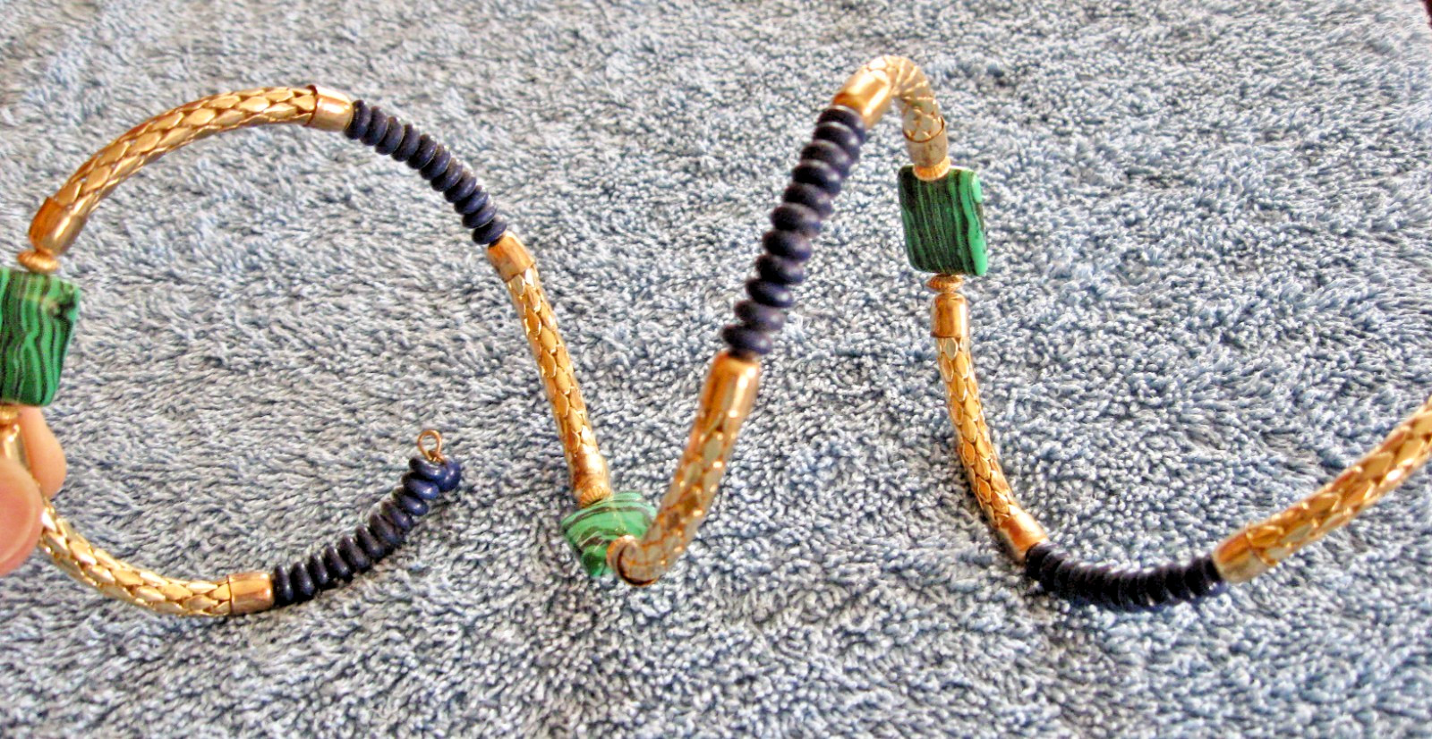 Expandable Spring – Memory Wire. Bangle Bracelet. 3 Rows; Gold Tone Navy Green