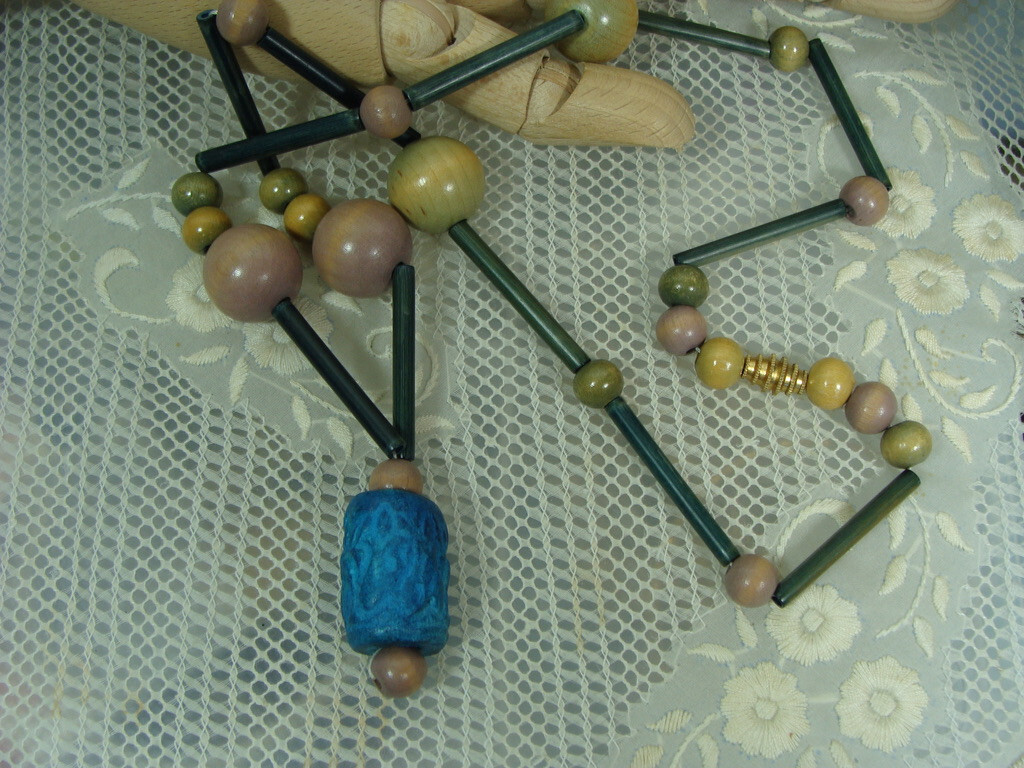 VTG Handmade Carved Tulip Flower Ceramic Bead Wood Tribal Bohemian Mod Necklace