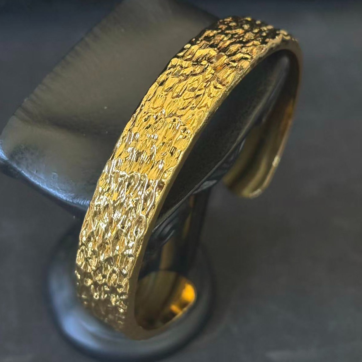 Vintage Cuff Bracelet Bangle Gold-plated (NOT SURE) No mark, 8 inch (adjustable)