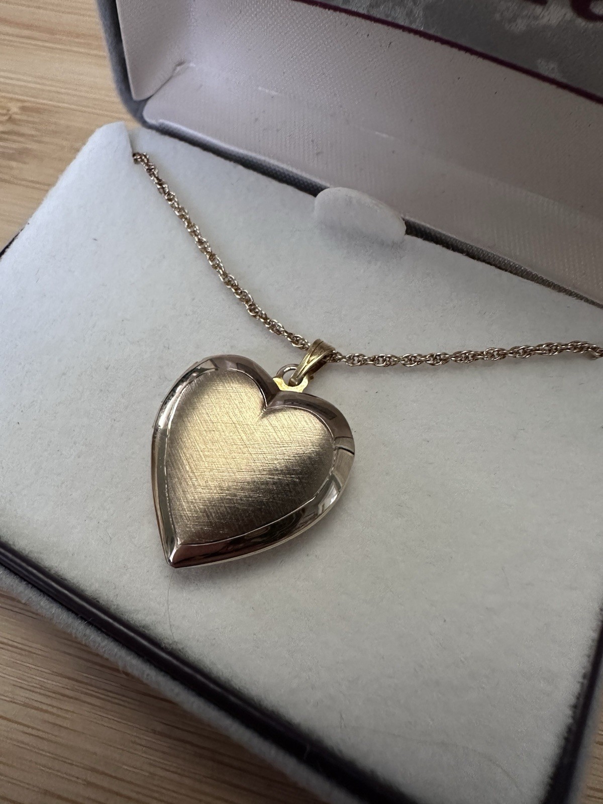 Vintage Legère Brushed Gold Tone Heart Locket 18” Necklace Pendant with Box NOS