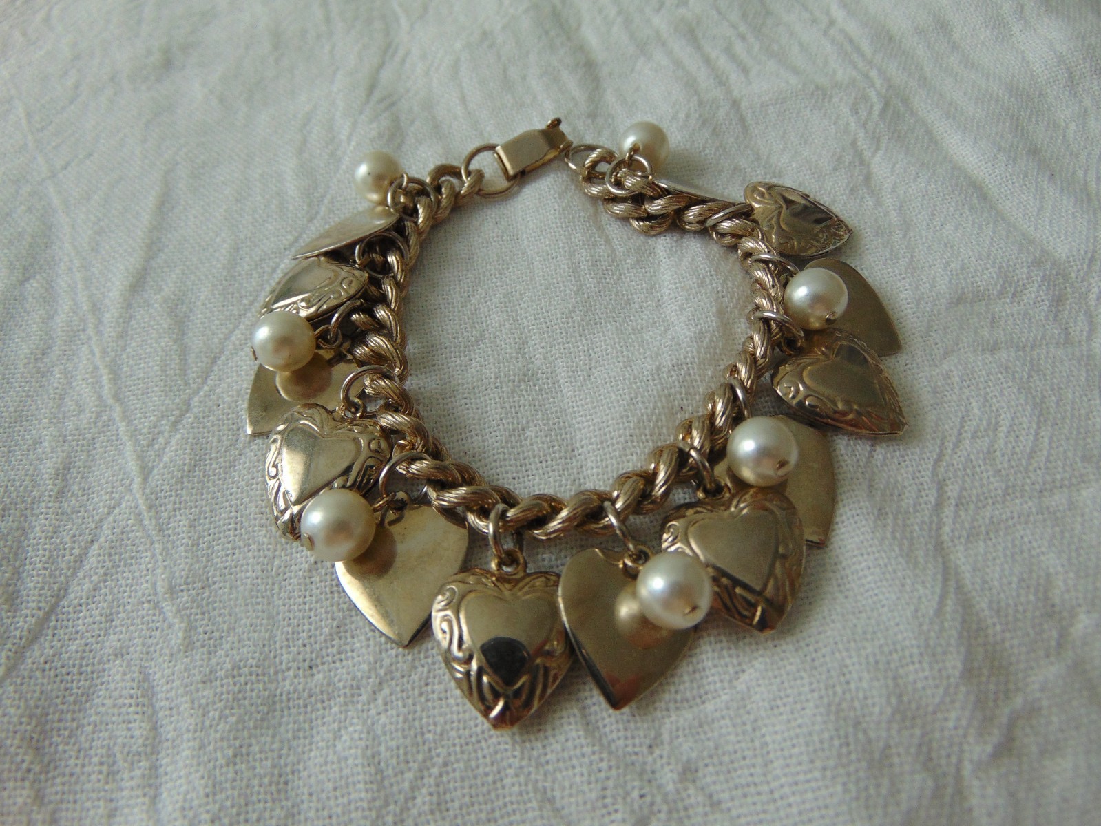 vintage pearl and hearts charms dangles cha-cha bracelet