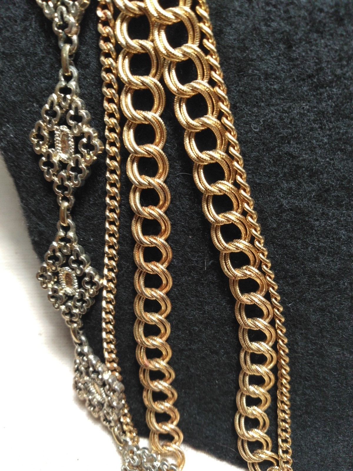 MONET VTG 5 Strand 18″ Different Chains, Cascade Gold Tone Necklace, pre-owned.