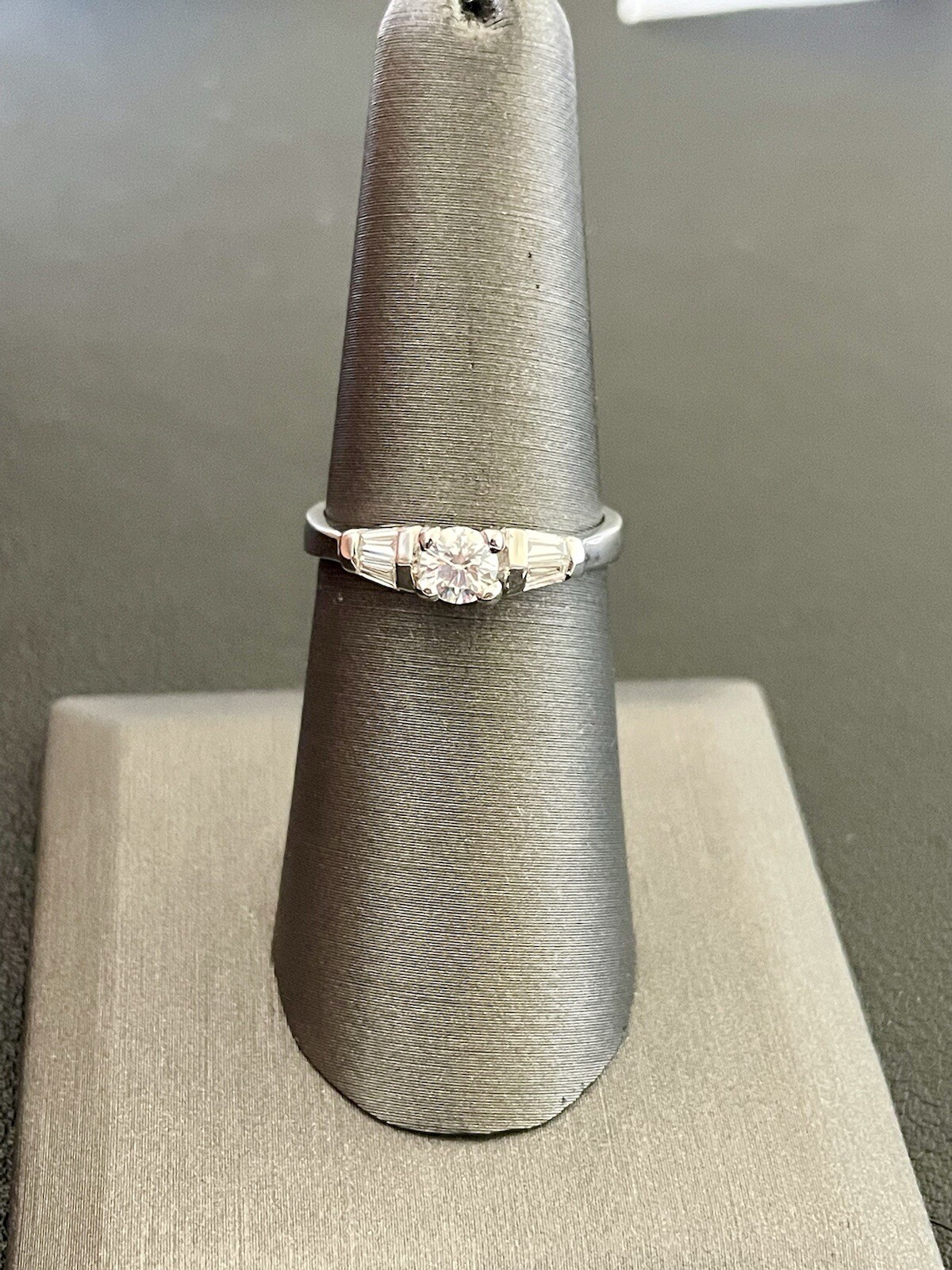18KT White Gold 1/2CTW Diamond Engagement Ring. Size 6.75(X161)