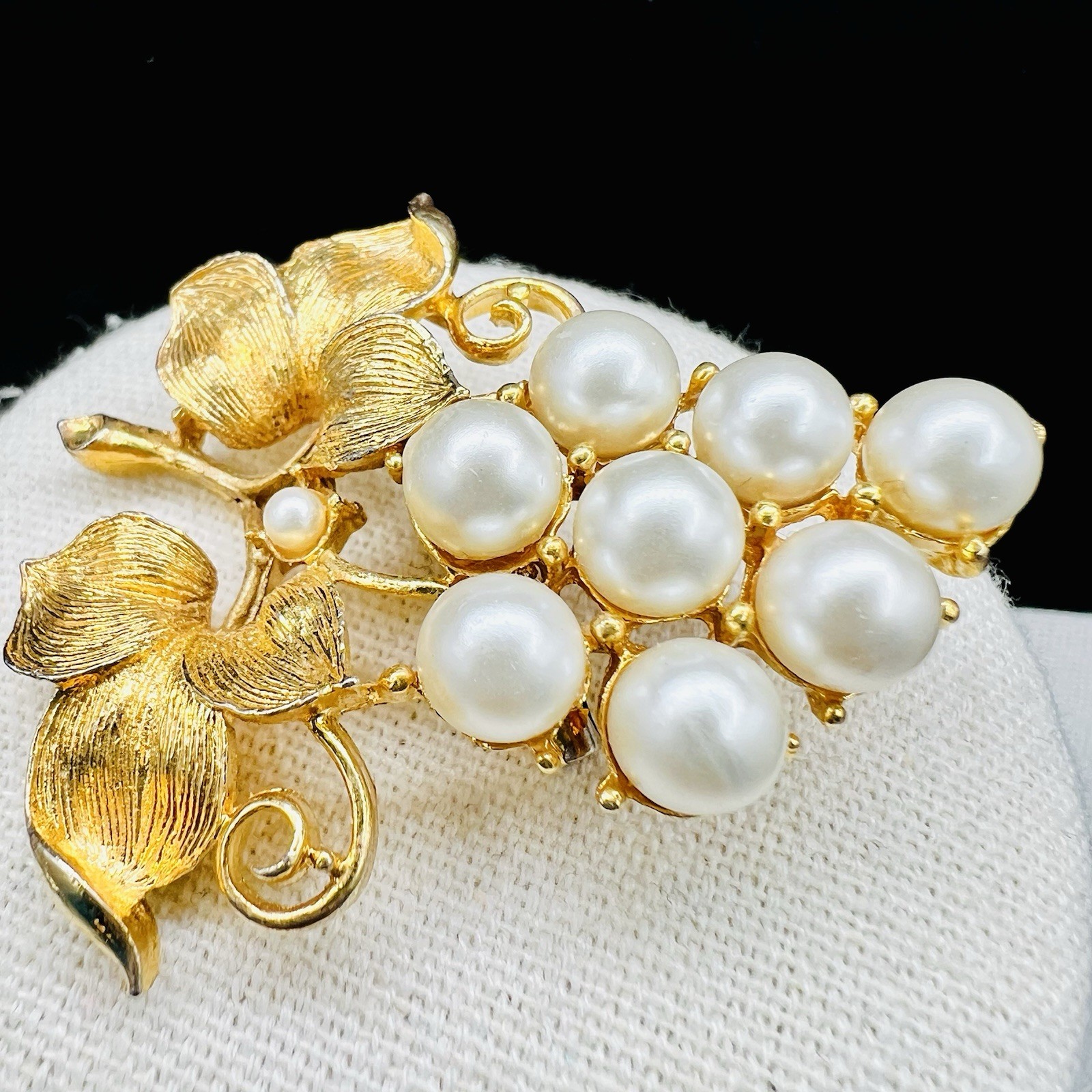Vintage Faux Pearl Grape Cluster Brooch Gold Tone Textured Leaf Floral Estate