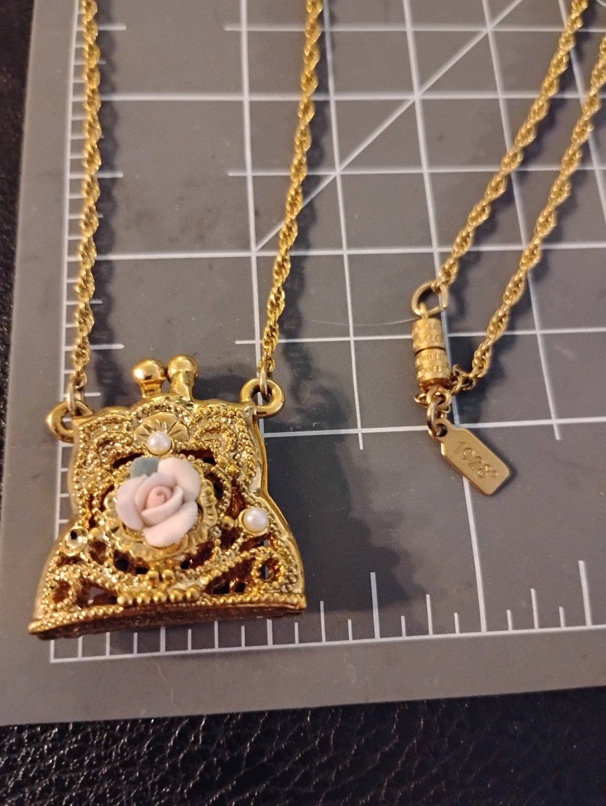 1928 Gold Tone Filigree PURSE w/Porcelain Rose Pearls Opens Pendant Necklace 28”