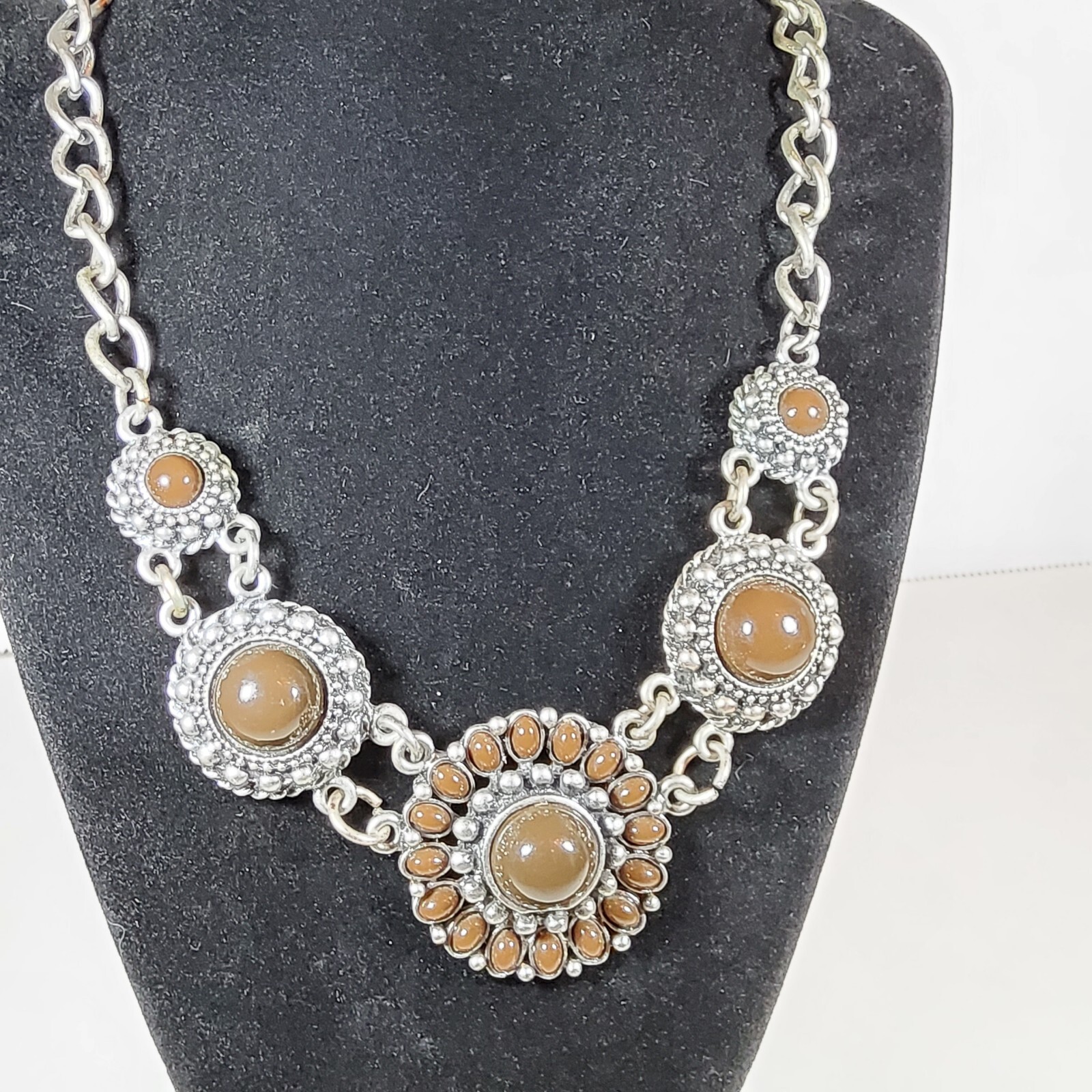 Vtg Brown Earthtone Stones set In A Filigree Silver Tone Setting Necklace 23″ L