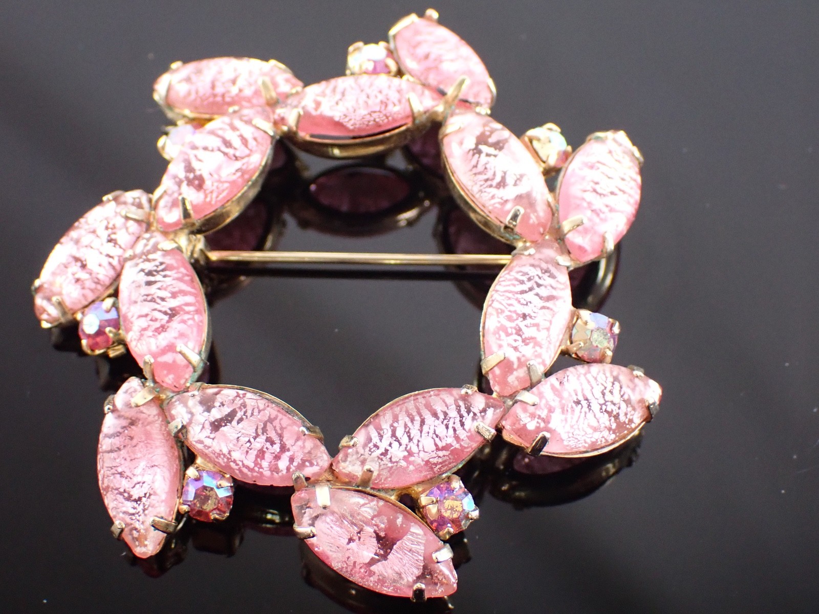 Vintage Pink Foiled Glass Wreath Brooch Gold Tone Rhinestones 2″