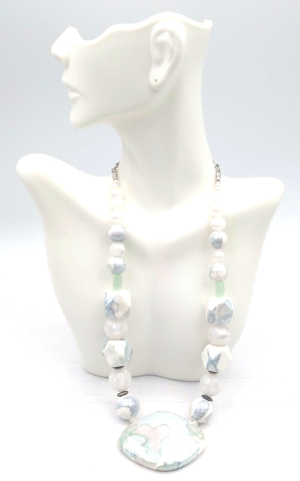 Vintage~~MD 18″ Chunky Necklace Gray White Pink Mottled Round & Shaped Beads