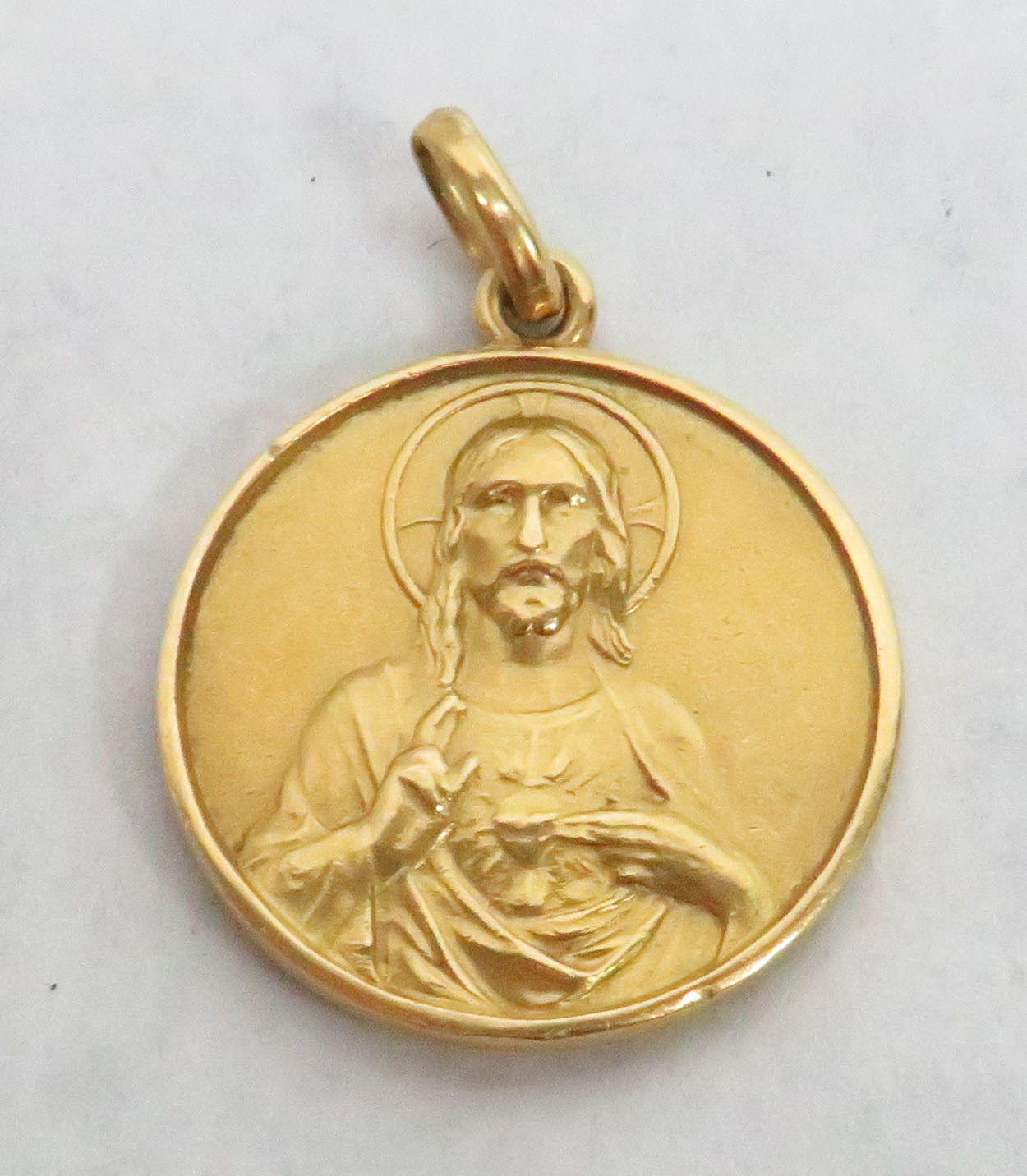 BEAUTIFUL VINTAGE 18K GOLD SACRED HEART JESUS 3/4″ PENDANT / MEDAL