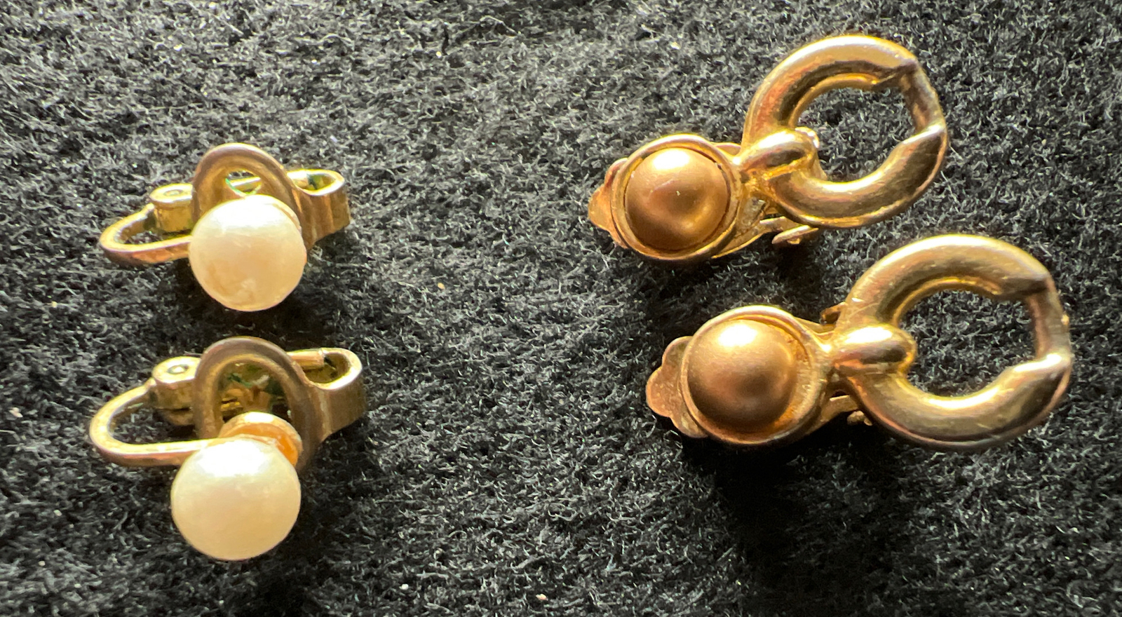 Vintage Goldtone Faux White / Brown Pearl Clip On Earrings Lot Of (2) Huggies