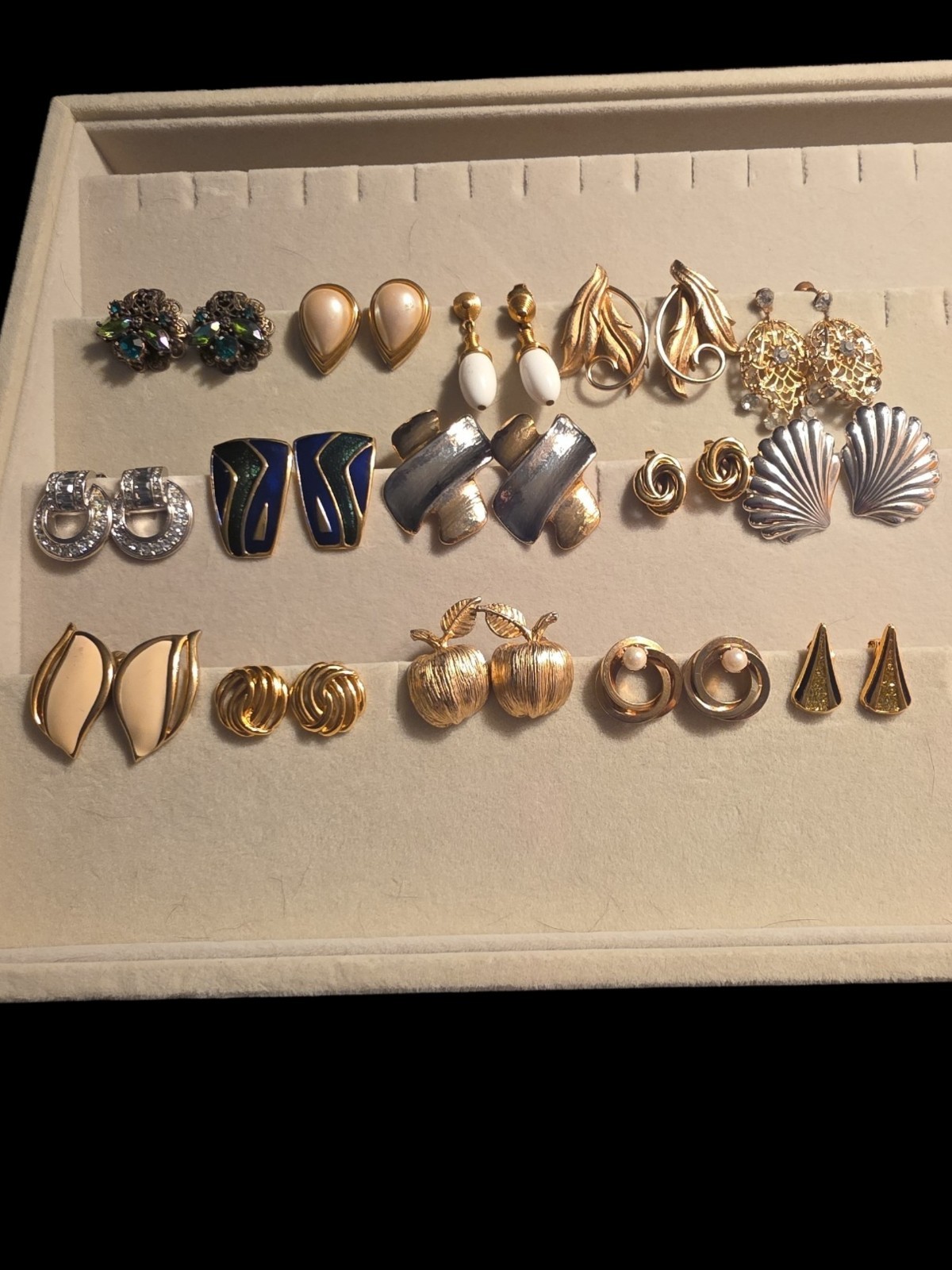 Vintage Monet Trifari Avon Lisner Clip Earring Lot Of 15 (9 Signed)