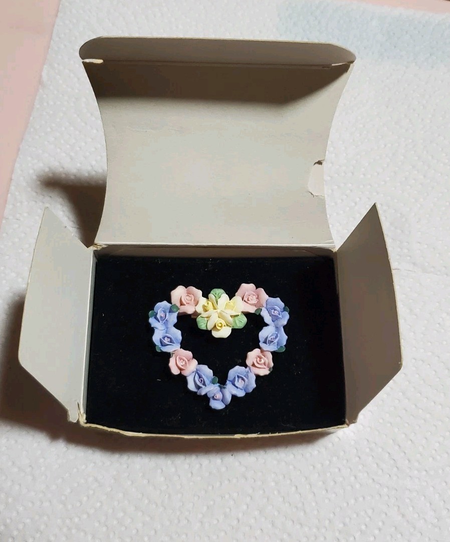 Avon Hearts And Flowers Pin/Brooch**1998**Never Worn