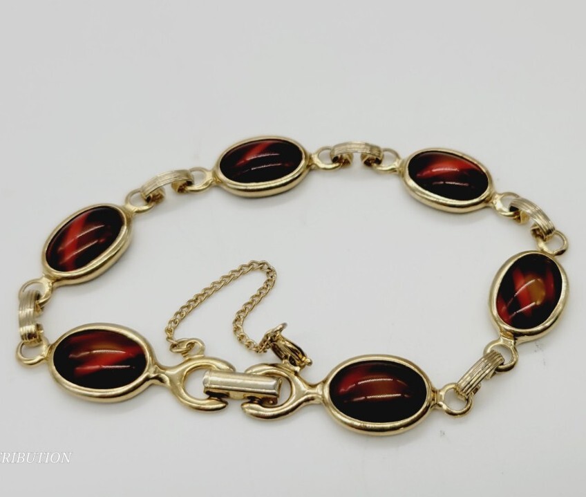 Vintage Sarah Coventry Gold tone Cabochon Red Tiger’s Eye Bracelet 7.25 in