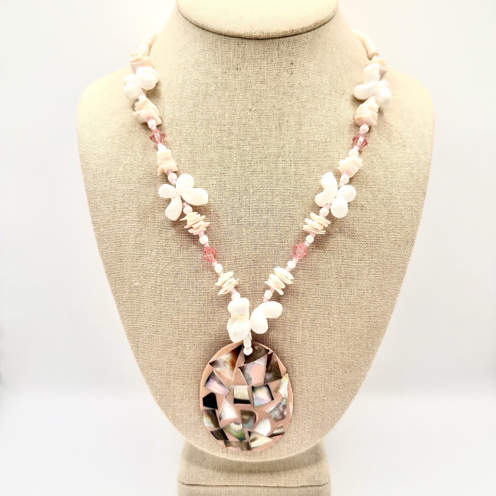 Vtg Shell Necklace Pink Multicolor Oval Pendant MOP Mosaic Tiles Ocean Rare Y￼