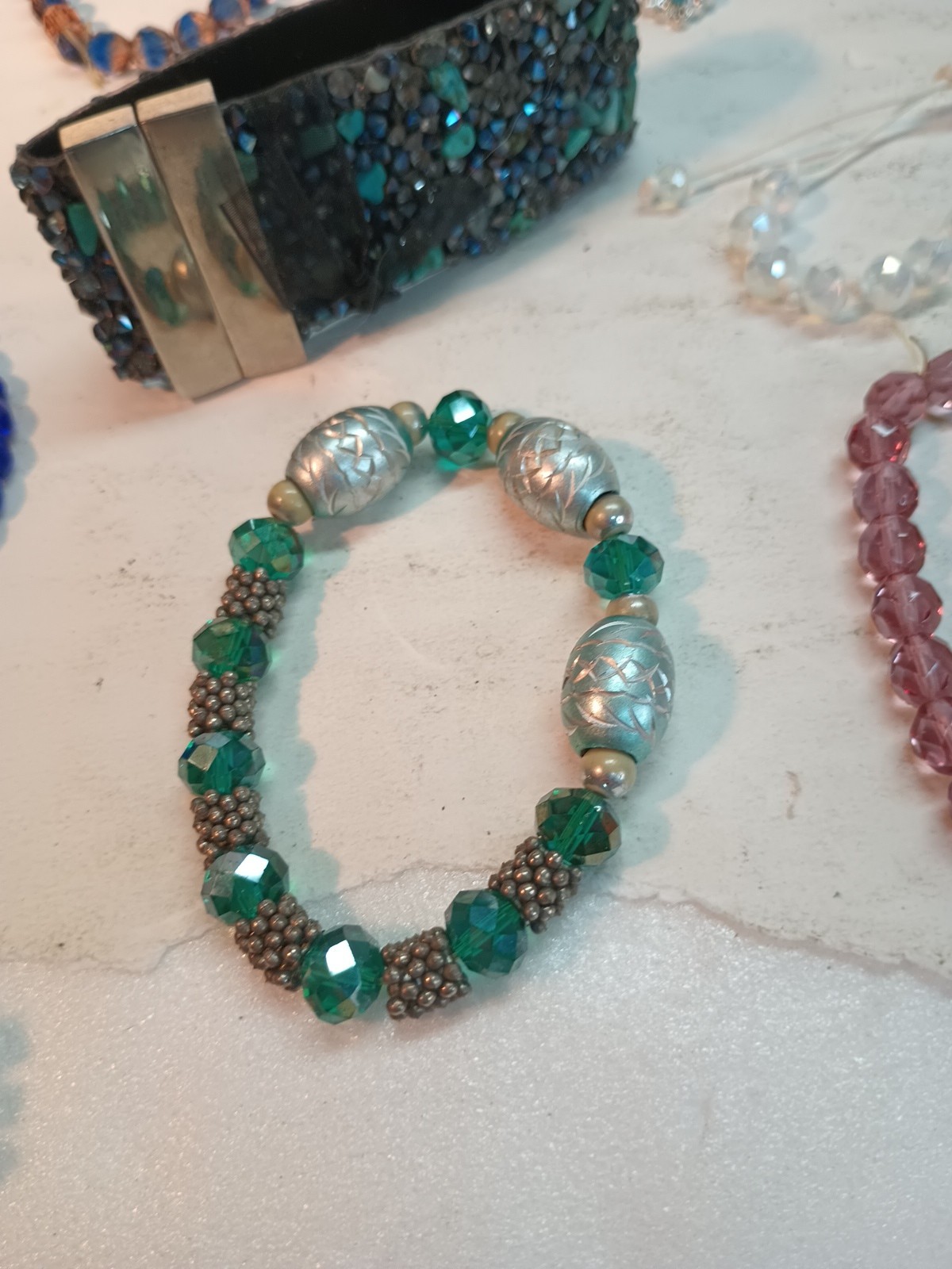 (1) Pre-owned Vintage Amazing 22 Costume Jewelry Pieces Not Sure If Some Might