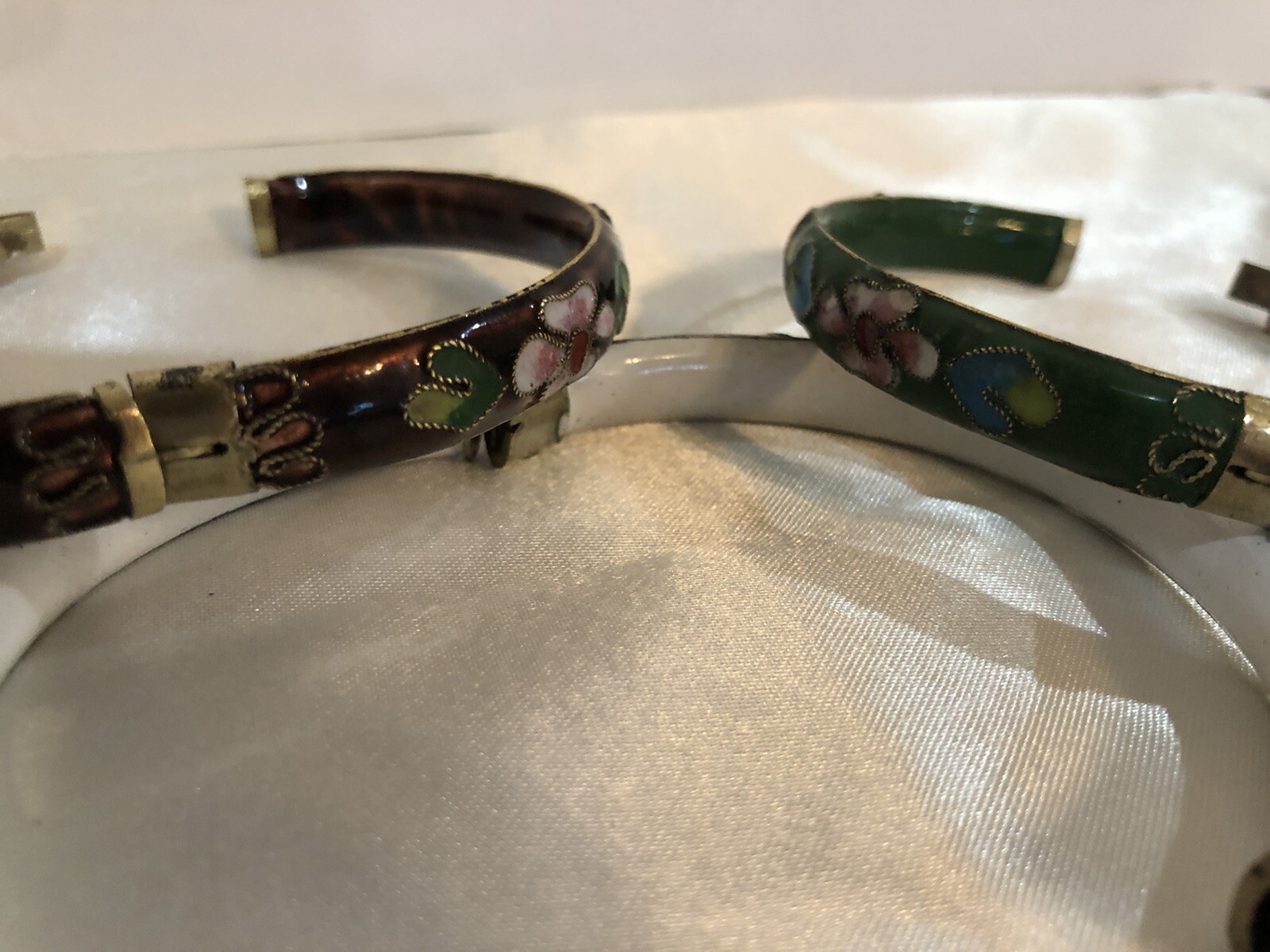 Set Of 4 Cloisonne Hinged Bangle Bracelet World Wide Import In Box W/Tags 1/4 In