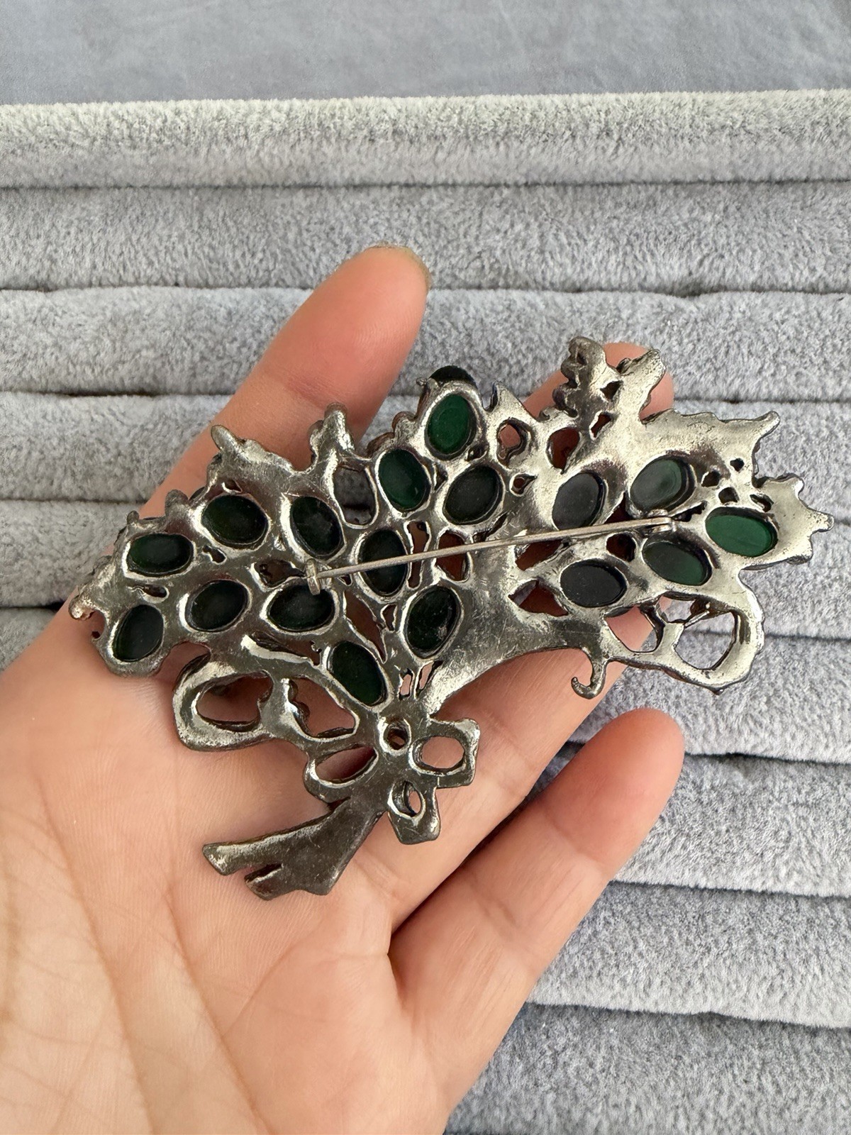 Vintage Green Glass Cabochon Grapes Bouquet Brooch Silver Tone Pin