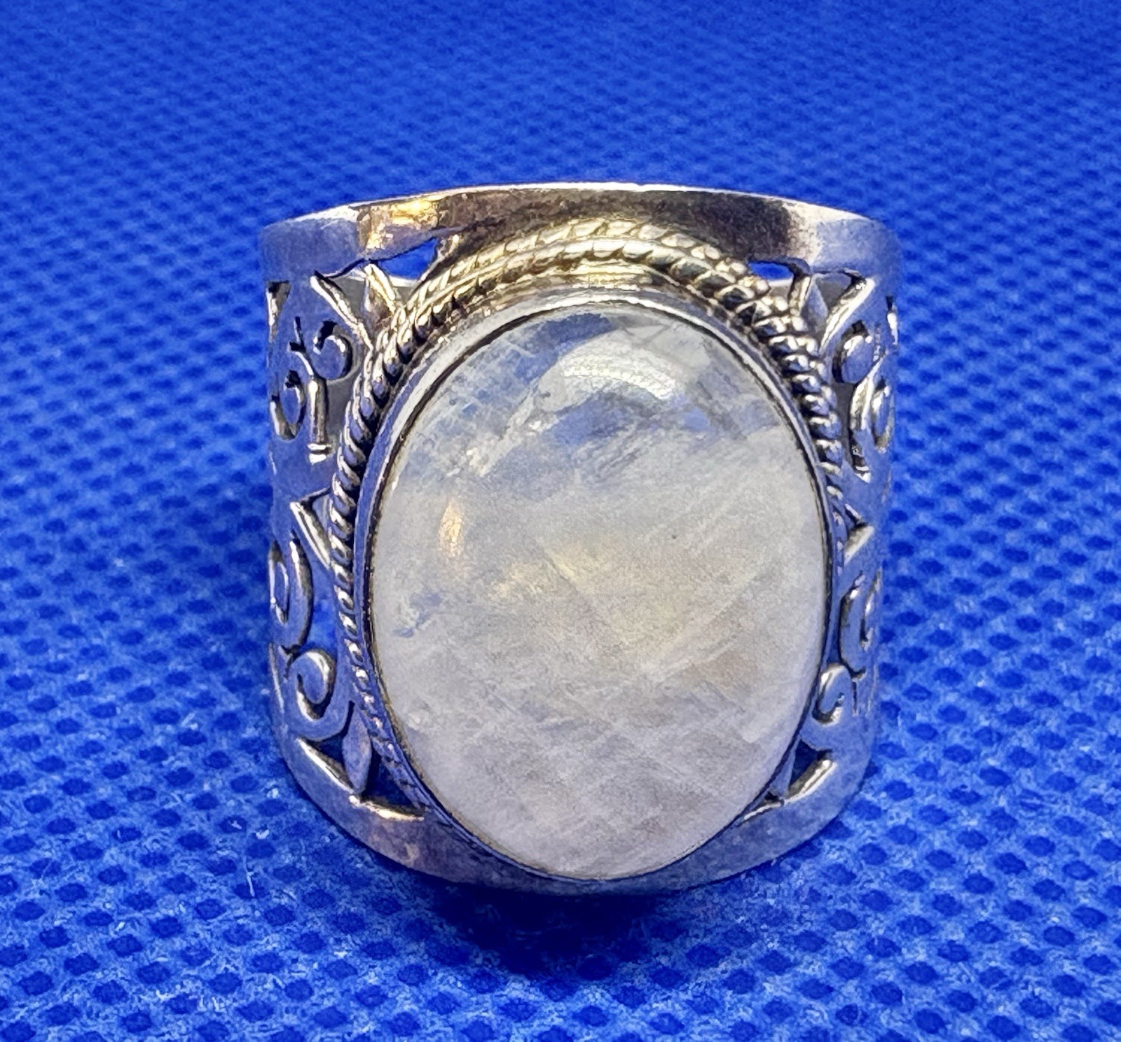 Y68 Chunky 925 Silver Ring size 8.75 Rainbow Moonstone 7 Ct 7.98 g