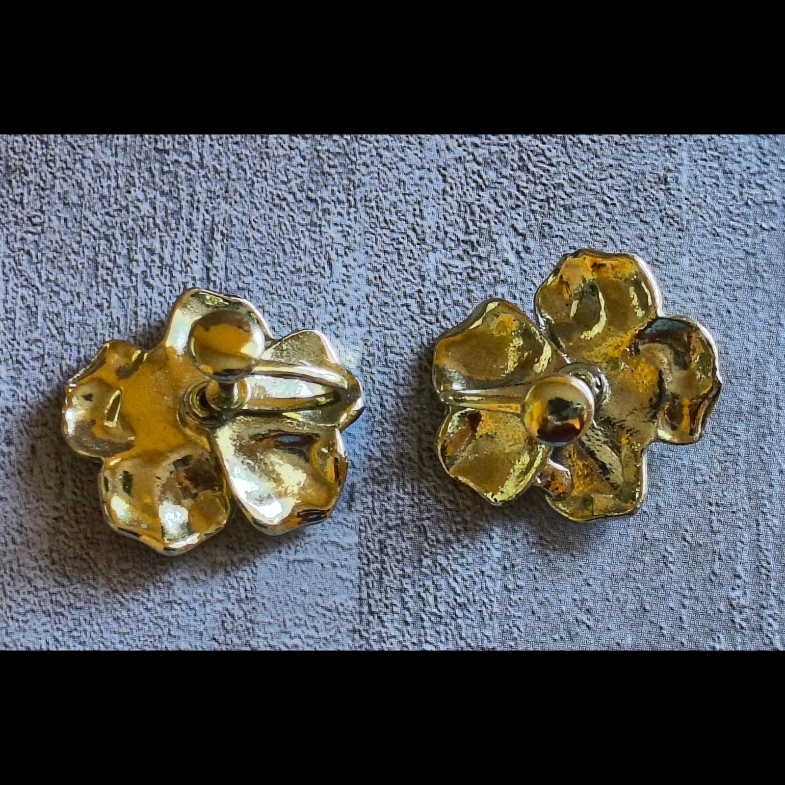 Vintage 40s Spring Flower Earrings Enamel Pansy Yellow Purple Screw Back