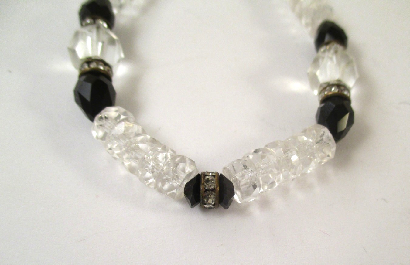 Vintage BLACK & CLEAR GLASS RHINESTONE RONDELLE BEADED NECKLACE 31-1/4″
