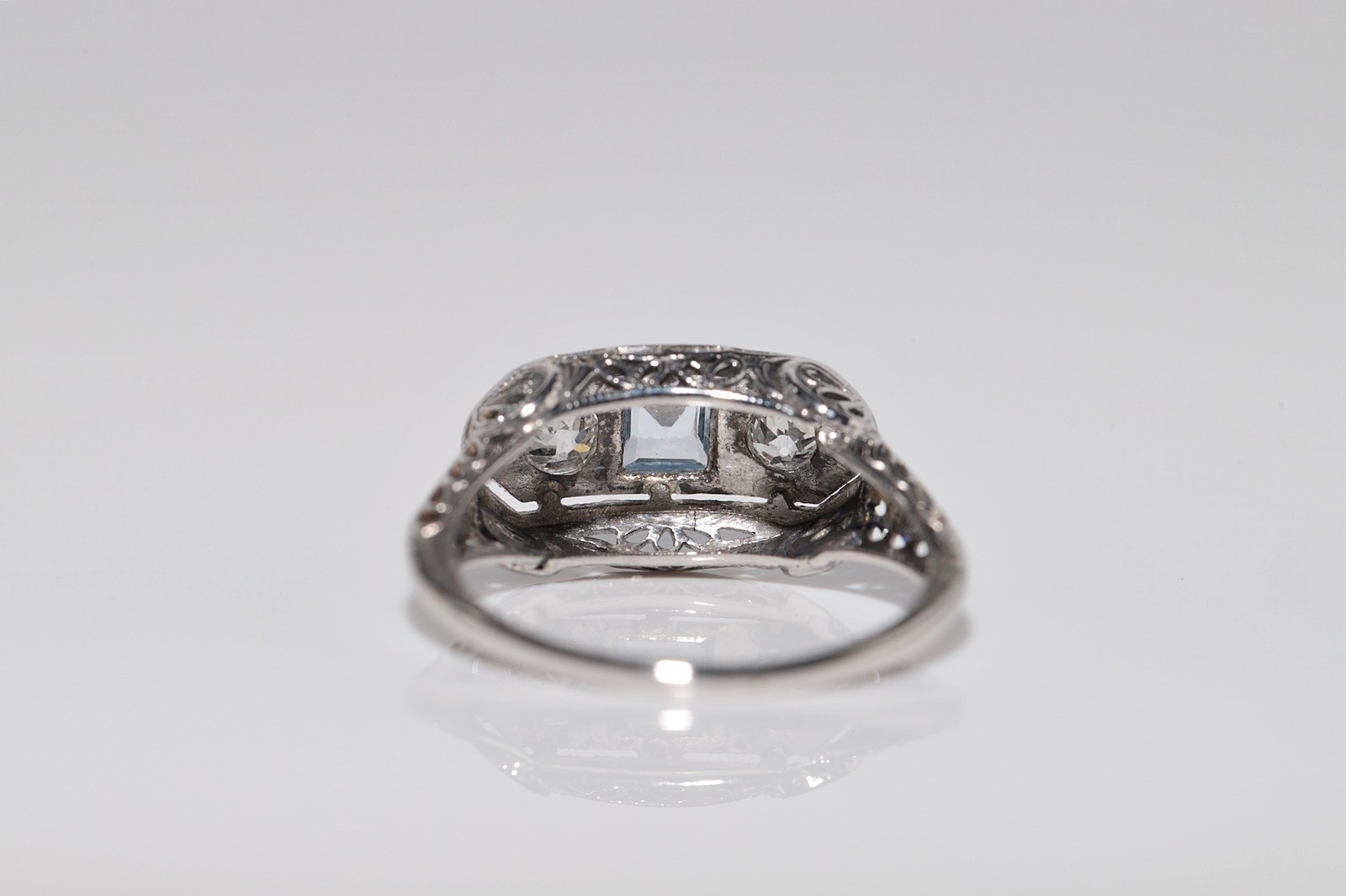 Antique Circa 1920s Art Deco 18k Gold Natural Diamond And Aqua Marine Ring