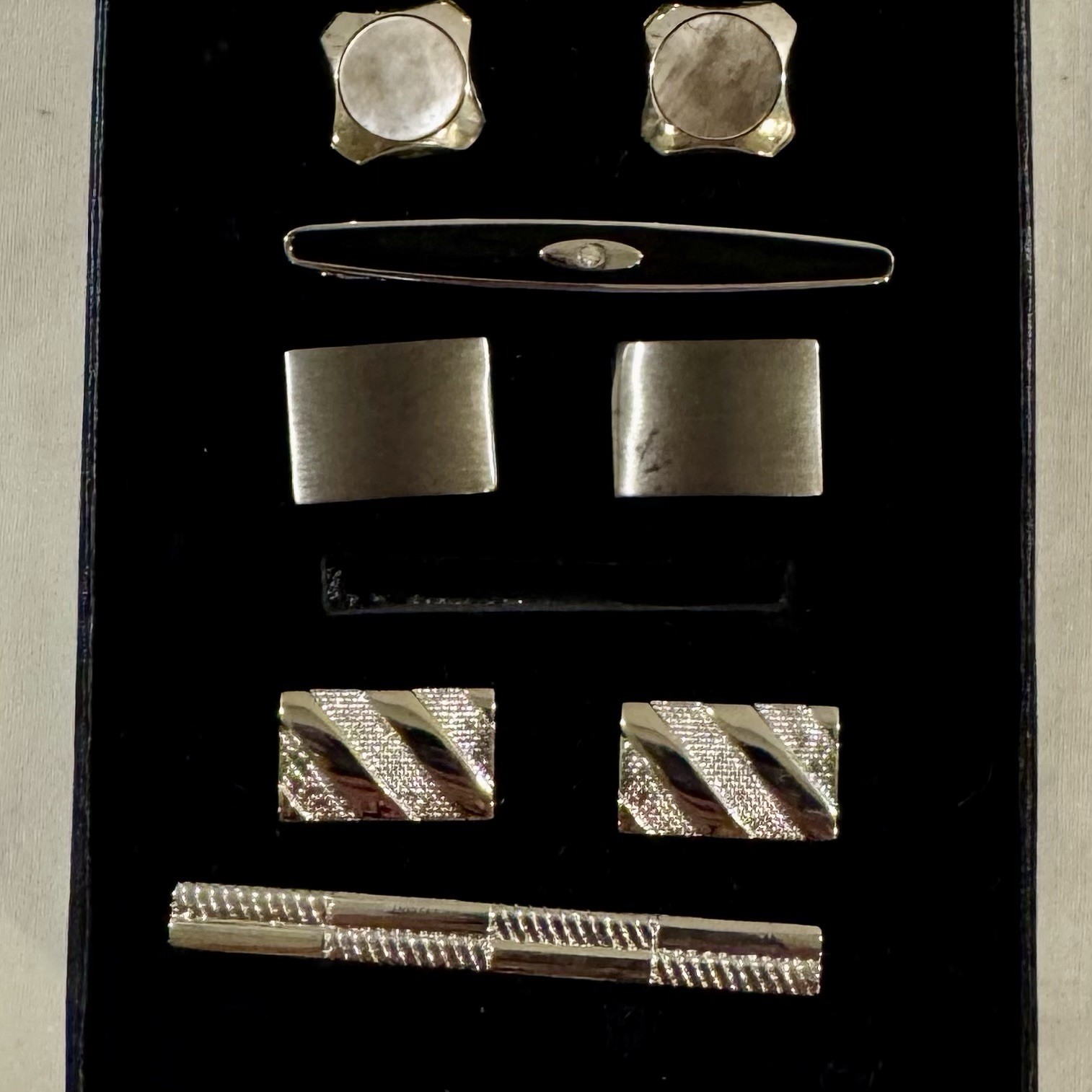 Lot of Cufflinks and Tie Clips Gold Tone Silver Tone Gunmetal 11 Pieces