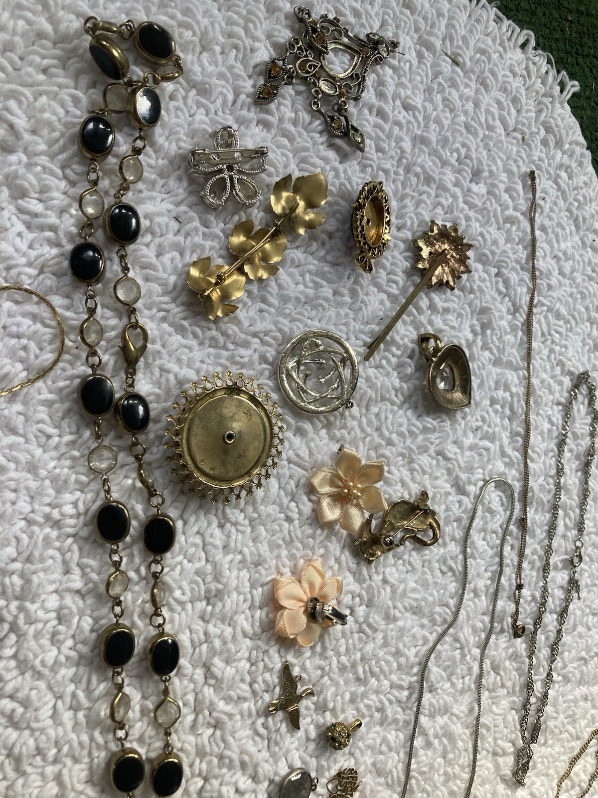 Vintage Estate Costume Jewelry Lot Signed MONET Pendant Cat Brooch Pearl Glass