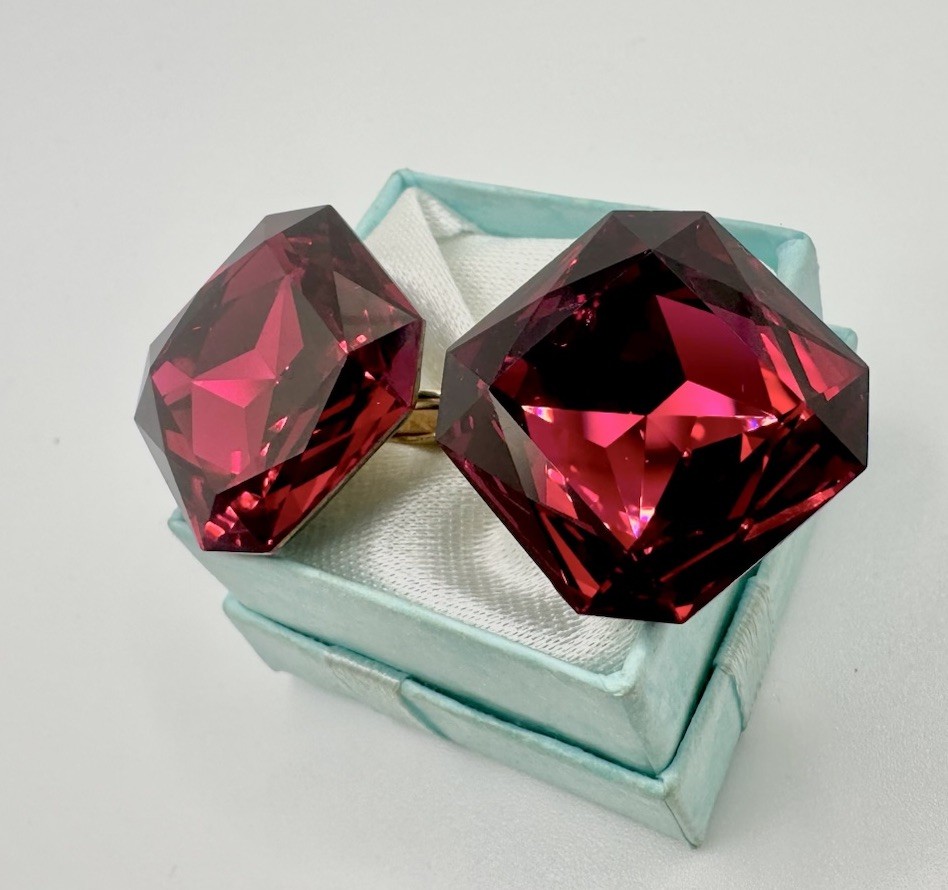 VTG Fuchsia Pink Red Crystal? Clip Earrings Gold Tone Runway Designer Rare Read