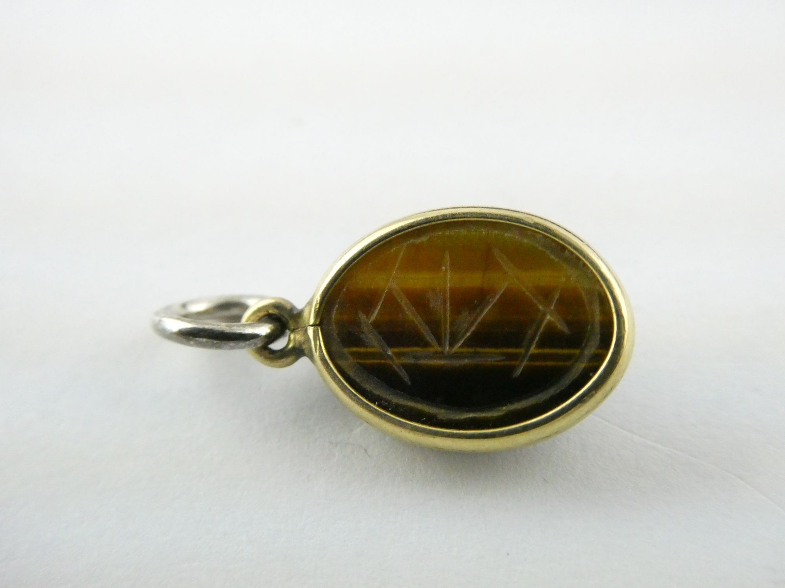 Vintage Unmarked Gold Fill Metal Tigers Eye Scarab Pendant Charm 1.8g .75 Inch