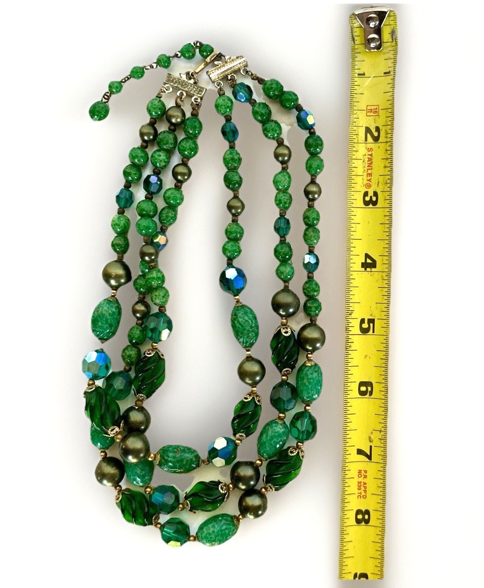 Lot of 12 Wearable Necklaces; Plastic, Lucite, Acrylic, Wood & Glass 15″ to 32″