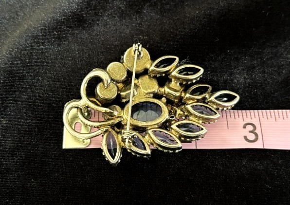 VTG Bronze Tn Prong Set NAVY AB Rhinestone GRAPE/FLOWER CLUSTER Pin Brooch 2.75″