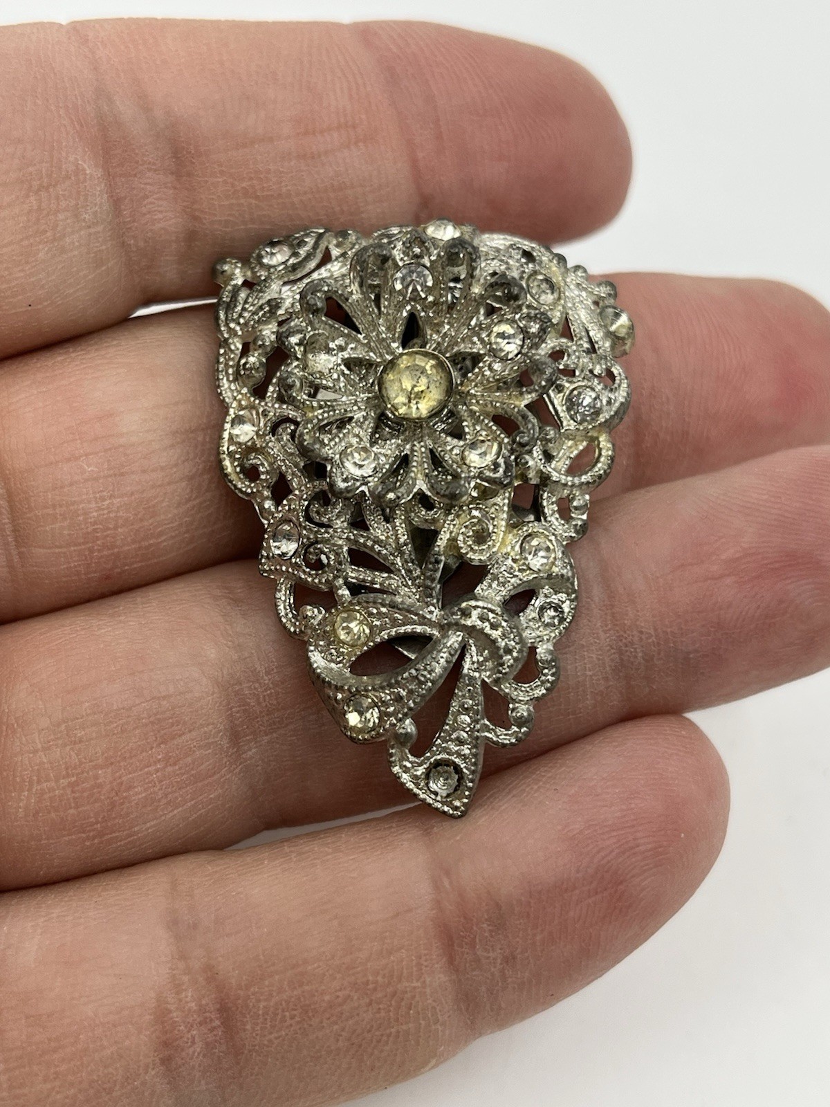 Vintage New England Glassworks NE Silver Tone & Rhinestone Dress Clip Read