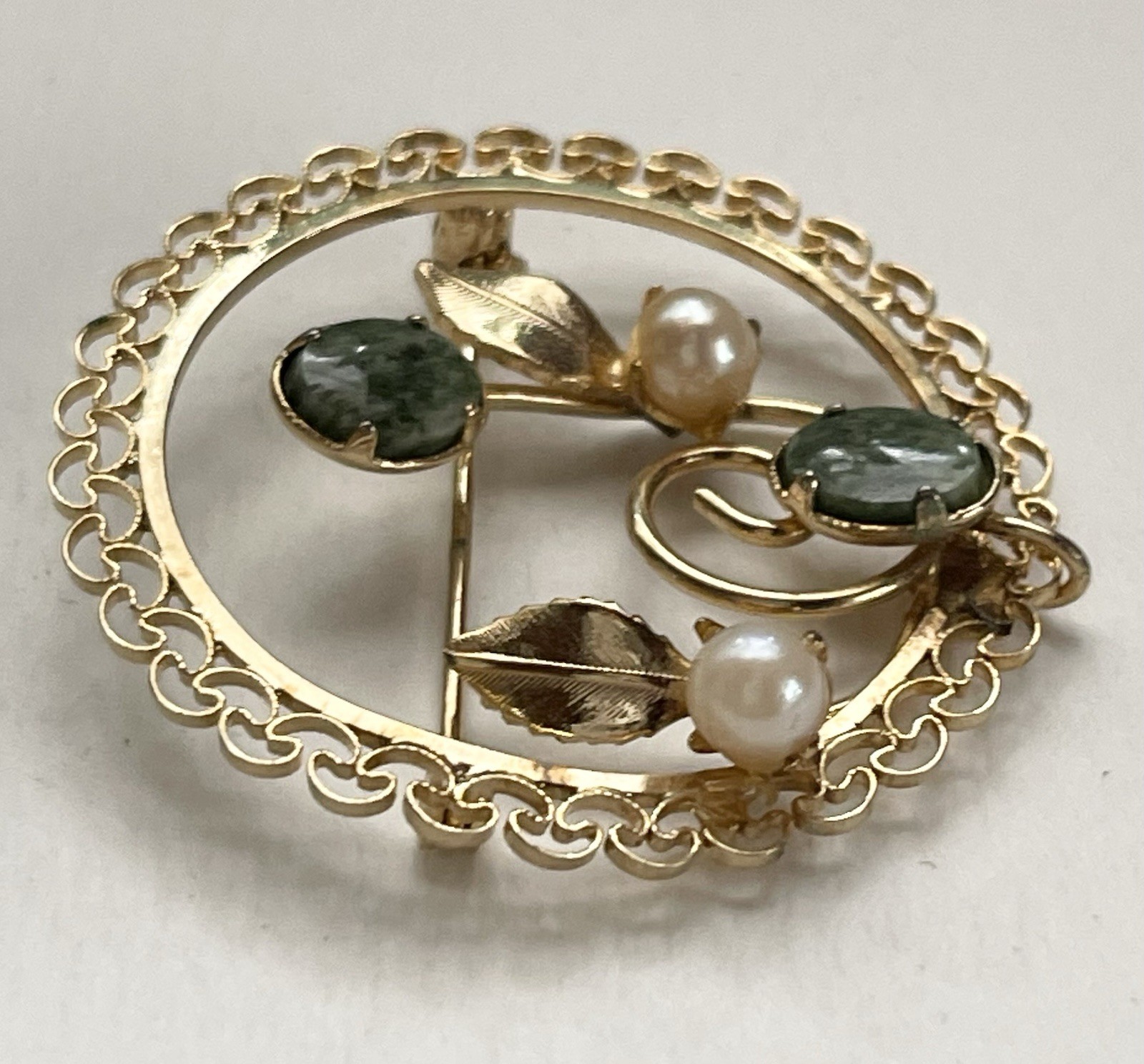 Vintage Signed AC 12K GF Pearl and Jade Cabochon Filigree Brooch Pin