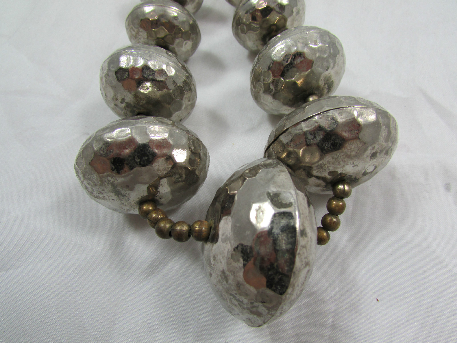 Vintage 60’s – 80’s Era Hammered Silvertone Graduated Oval Beads Necklace