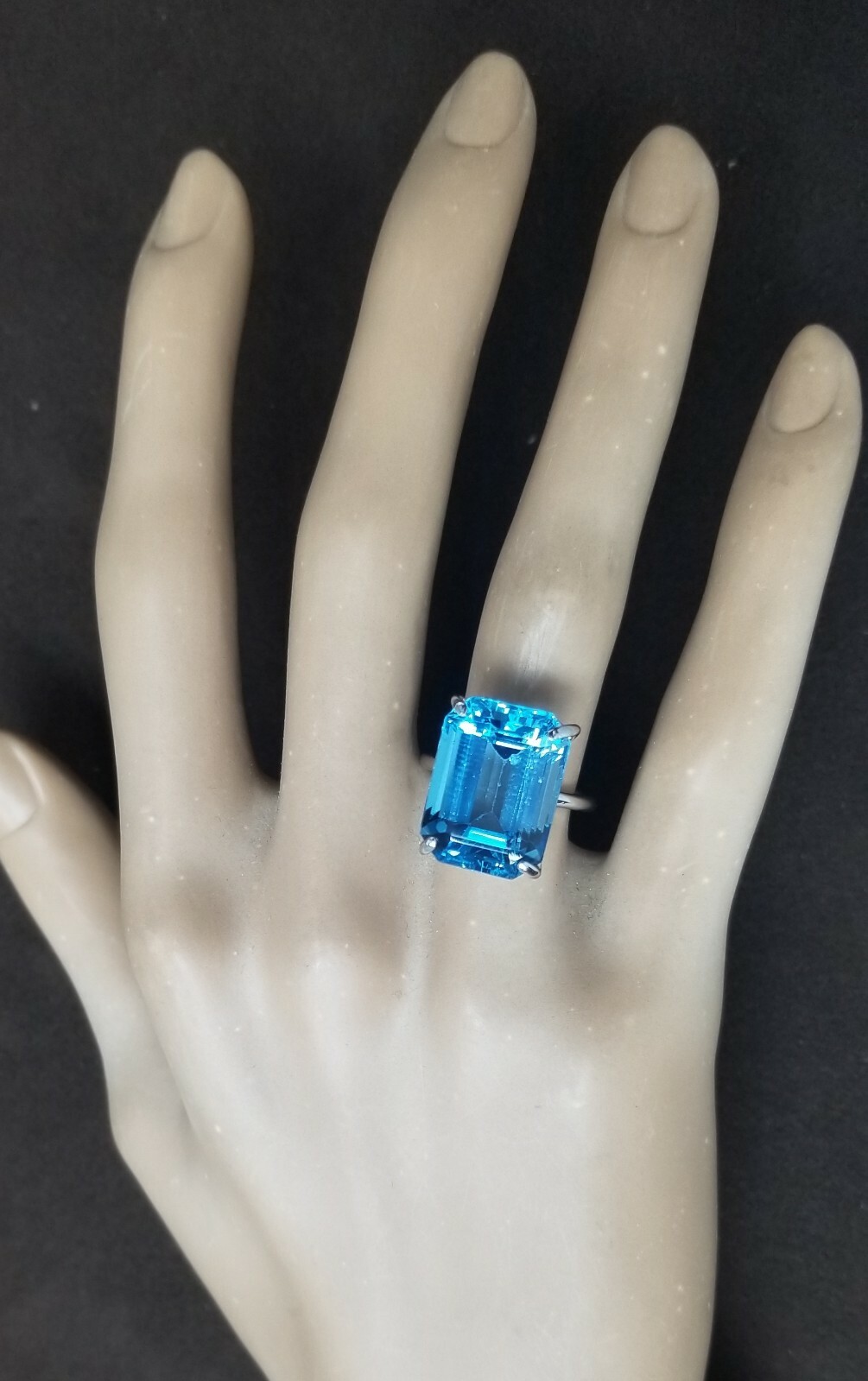 Vintage 14K White Gold Engagement Ring 14.57CT. Blue Topaz Rectangular Shape