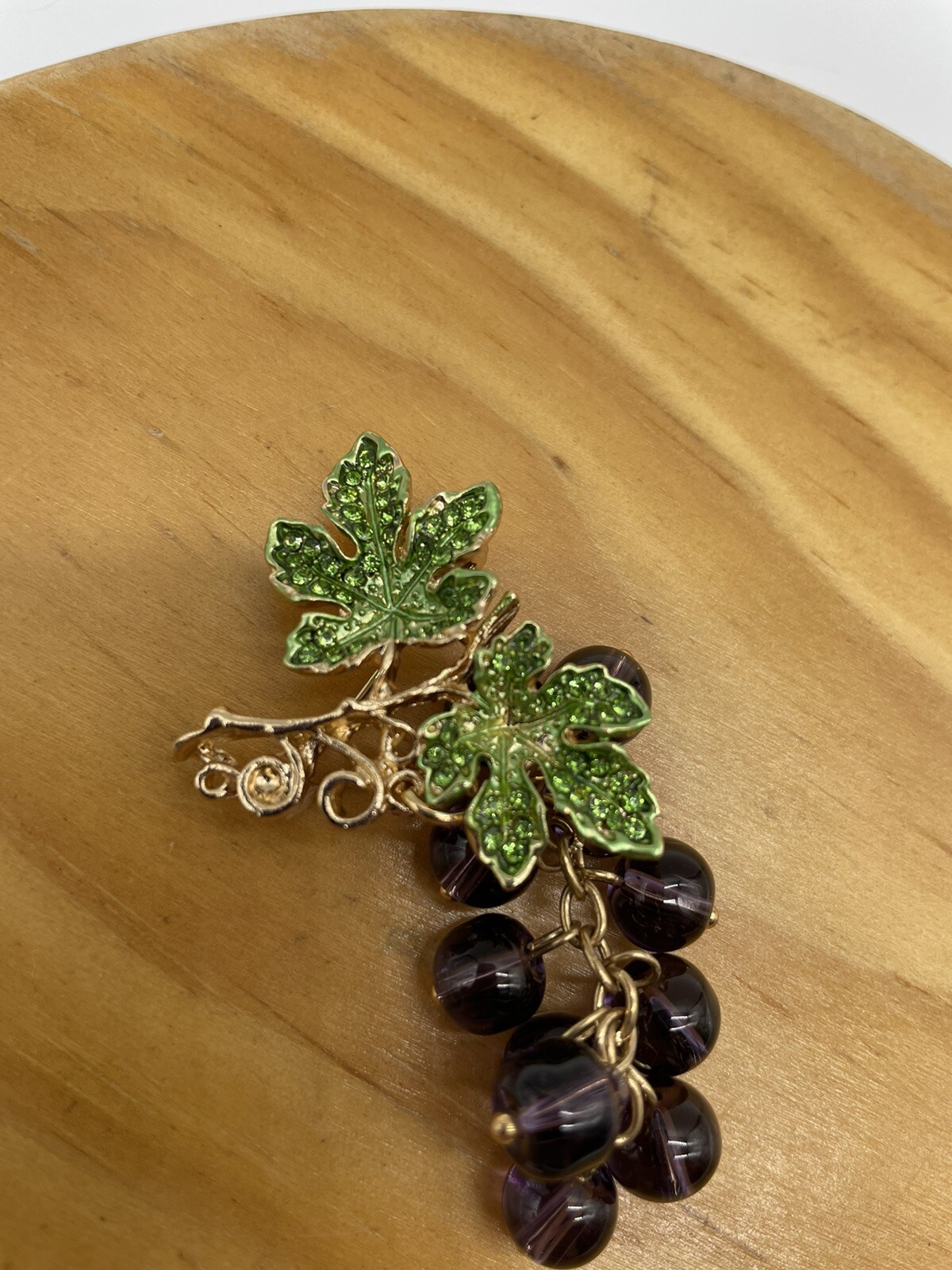 Brooch/Pendant Bunch of Glass Amethyst Purple Grapes on Gold Tone Green Leaves