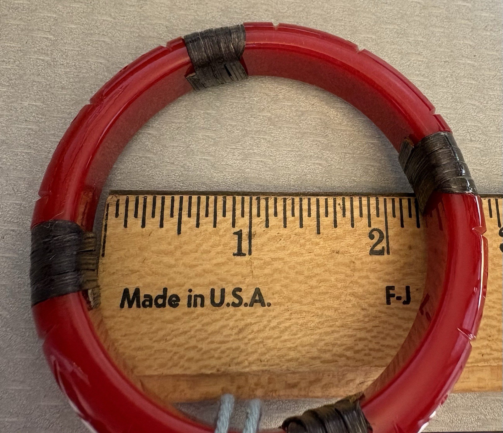Carved Red Fakelite Plastic Bangle Bamboo Wrapped Splendette w/tag 6.5″ SMALL