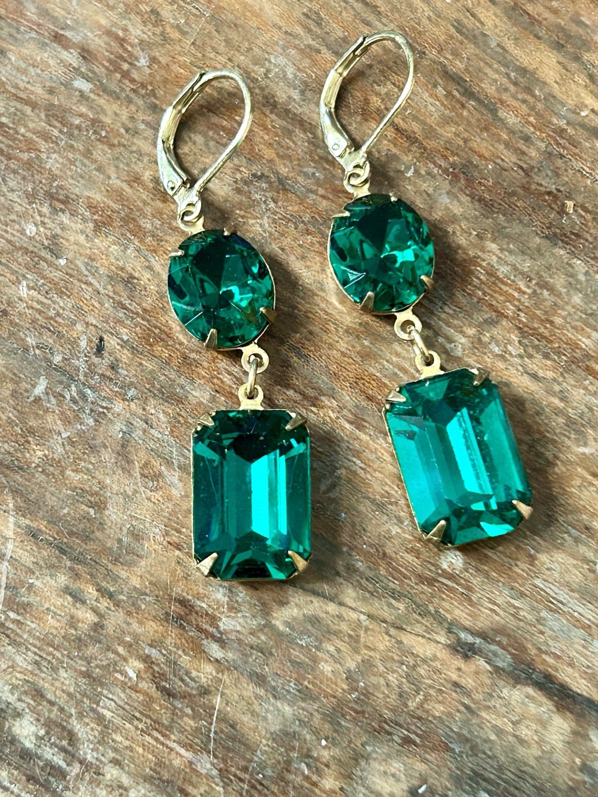 VTG Emerald Green Crystal Rectangular and Round Stone Gold Drop Earrings