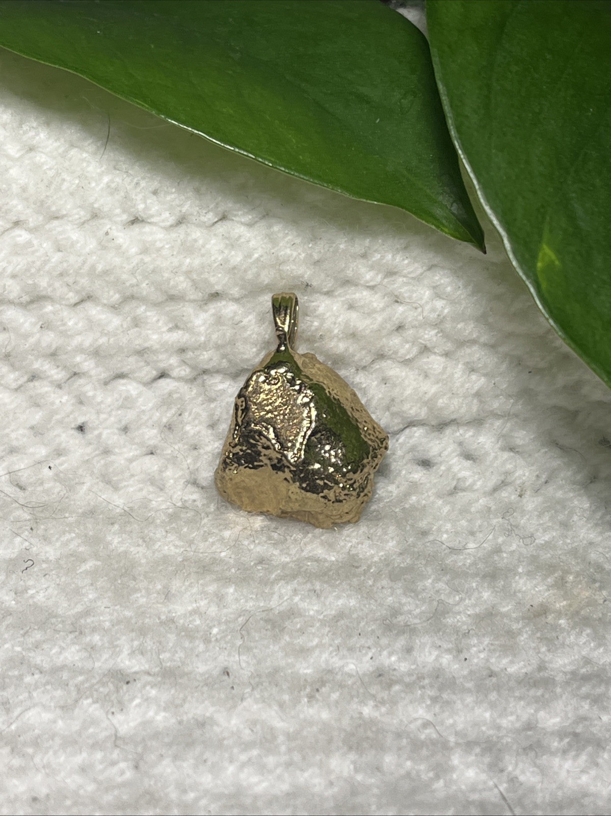 Vintage Gold Toned & Quartz Geode Pendant