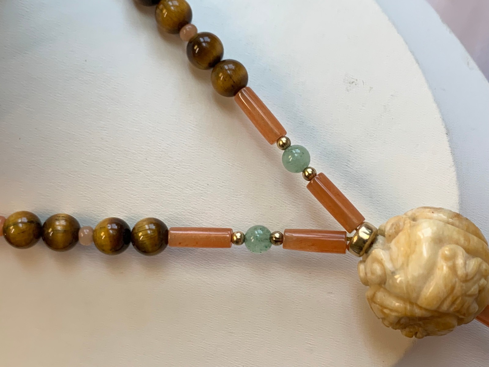 Vtg Jade Tigers Eye Necklace 23″ Fashion Jewelry Carved Pendant Hook Clasp
